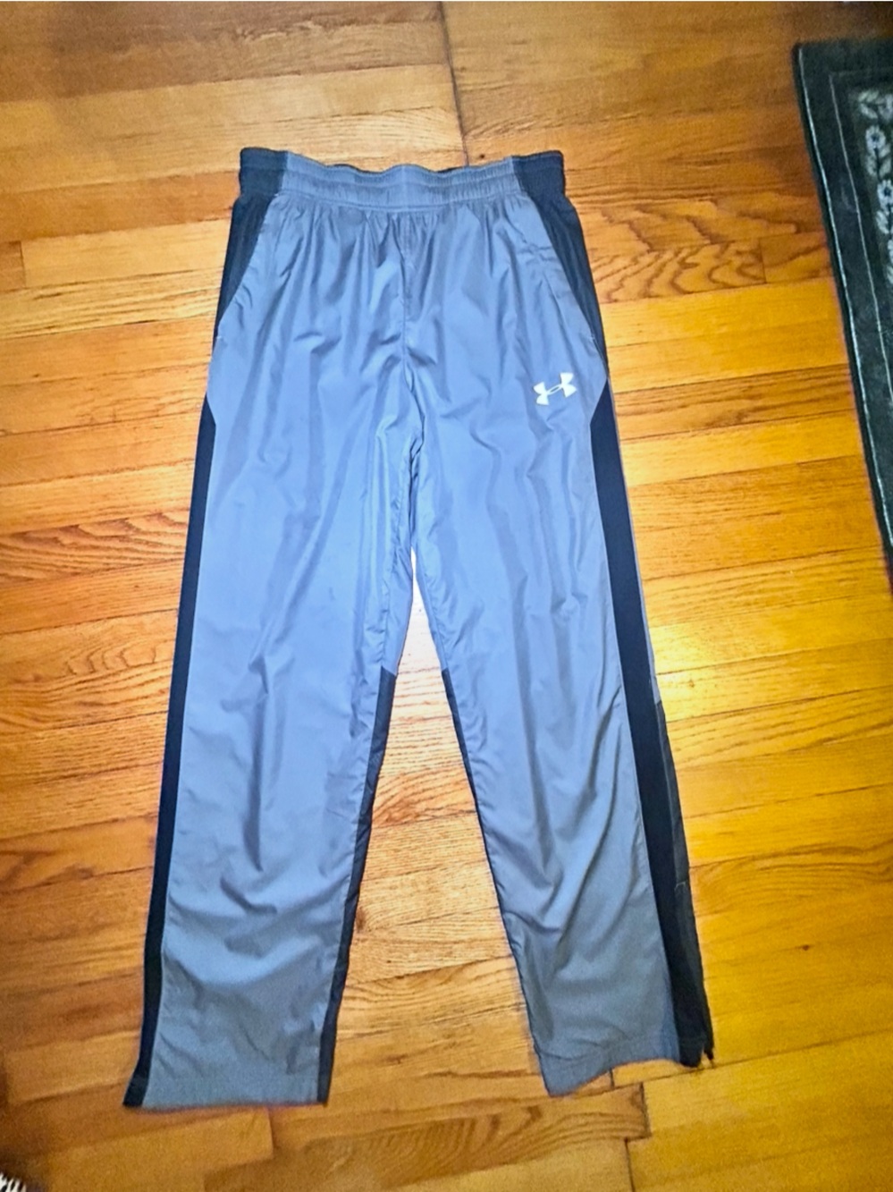 Under Armour Men's Black Track Pants size Medium Like New
